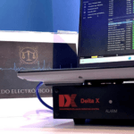 Analizador de espectro Delta X utilizado en un barrido electrónico TSCM profesional