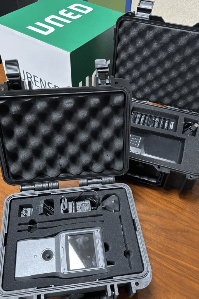 Detectores de dispositivos electrónicos EX-3MAT y EX-M adquiridos por la UNED para la detección de fraude tecnológico en oposiciones